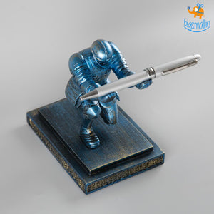 Executive Knight Pen Holder