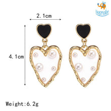 Load image into Gallery viewer, Heart Gold &amp; Pearl Earrings
