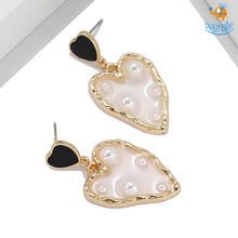 Load image into Gallery viewer, Heart Gold &amp; Pearl Earrings
