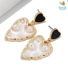 Load image into Gallery viewer, Heart Gold &amp; Pearl Earrings
